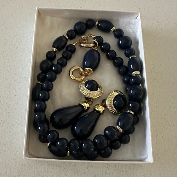 Vintage Reversible Beaded Necklace and Clip-On Earrings Set - Picture 6 of 10